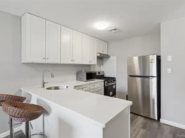 241 Fairview Cir, Middle Island, NY 11953