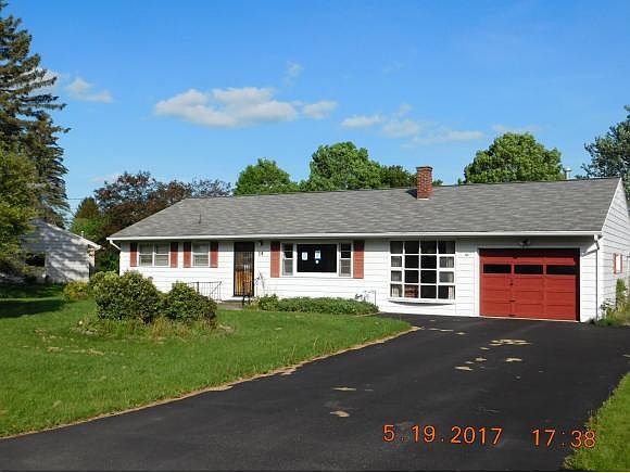 1st image of 14 Gail Dr