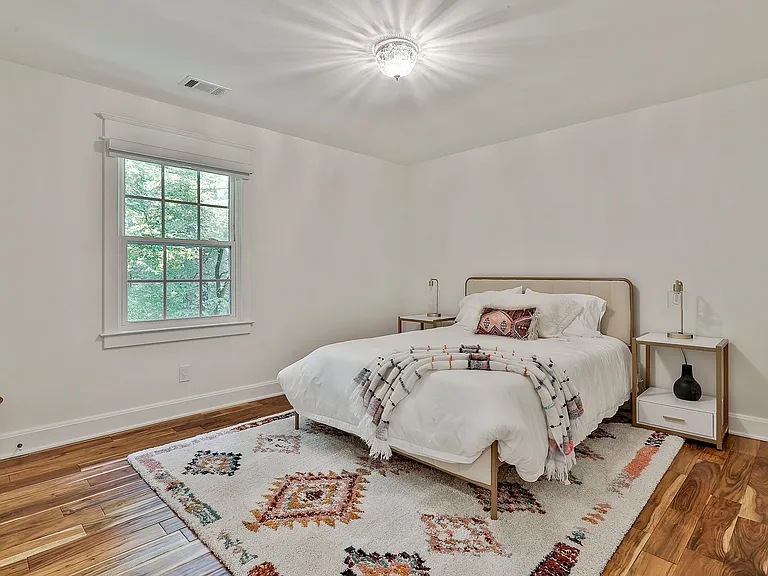 410 Thornton Lane — Photo 36