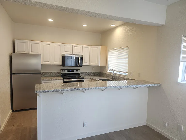 402 S Laurel St — Photo 20