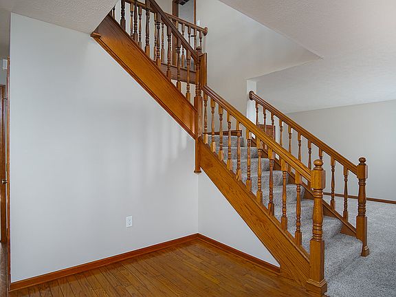 5th image of 330 Alston Woods Ct