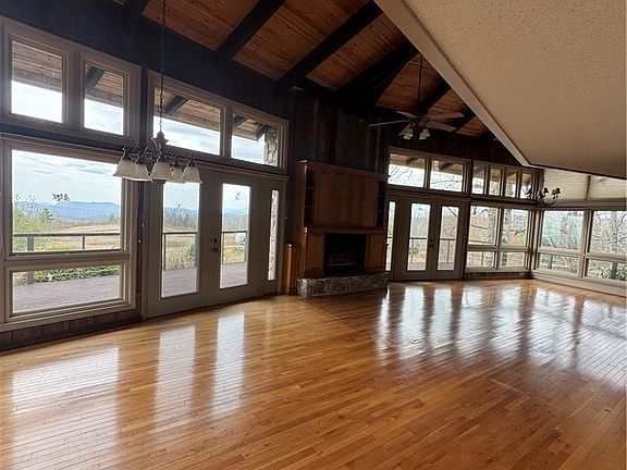 2nd image of 160 Crestwood Circle