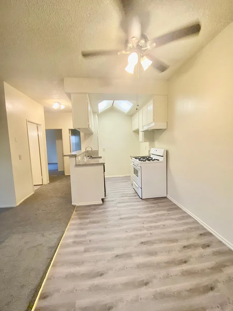 Building Photo - 7343 Balboa Blvd #101