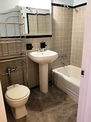 Rented by REMAX Central | media 4