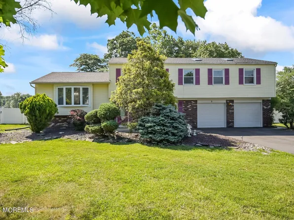 5 Little John Road, Manalapan, NJ 07726