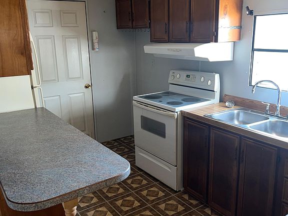 2nd image of 50537 Manhatten Ave