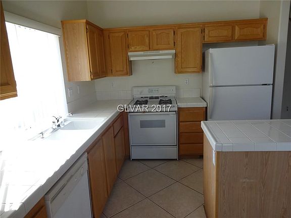 3rd image of 40 Tanglewood Dr
