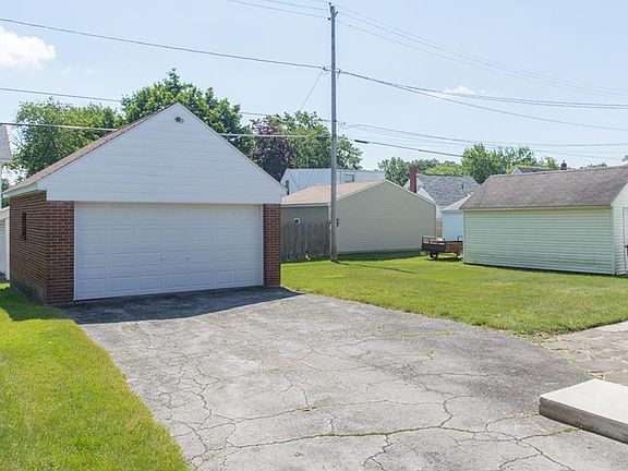 4th image of 155 Hazelwood Ave SE