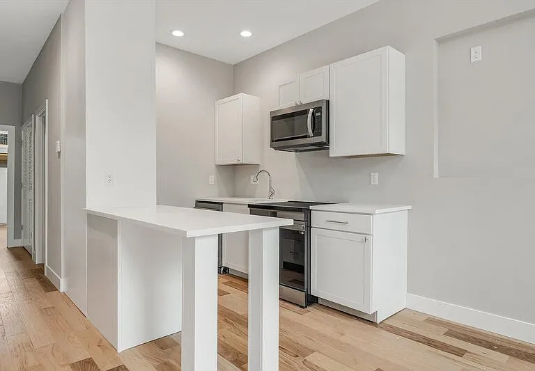 3324 Michigan Ave — Photo 2