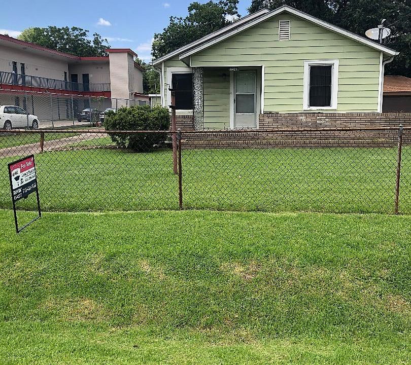 1st image of 2421 Glasgow St