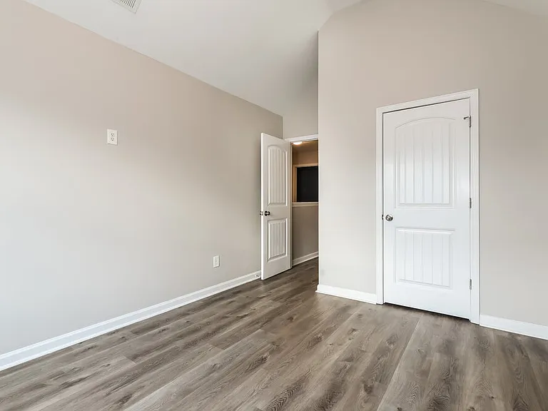 6596 Woodwell Dr — Photo 12