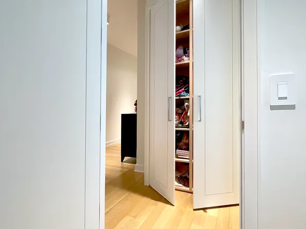 1289 Lexington Avenue image 9 of 36