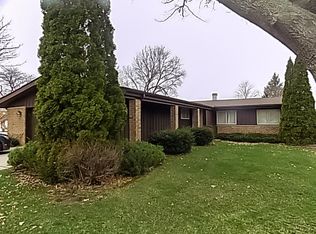 901 Knottingham Dr, Ottawa, IL 61350