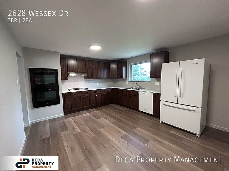 2628 Wessex Dr — Photo 8