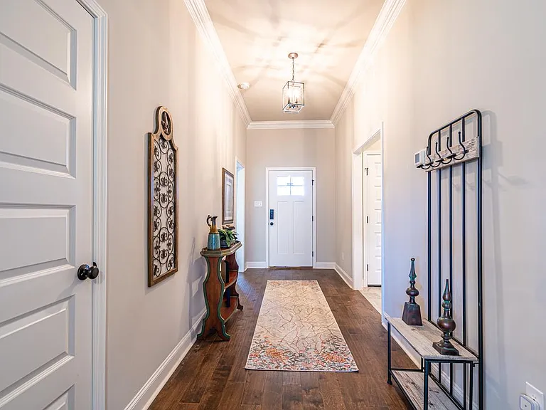 Tallulah Dr — Photo 6