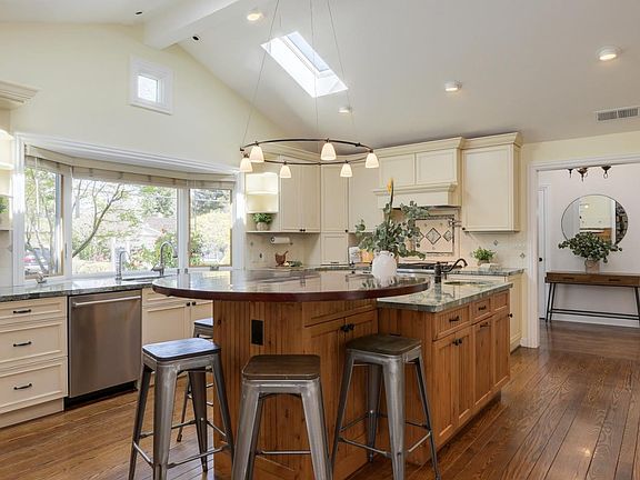 3rd image of 50 Sevilla Dr