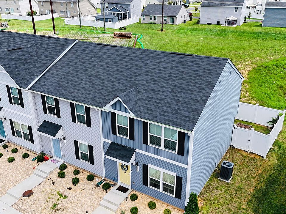 1st image of 766 Carson Cir