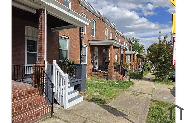 Building Photo - 3028 Kenyon Ave