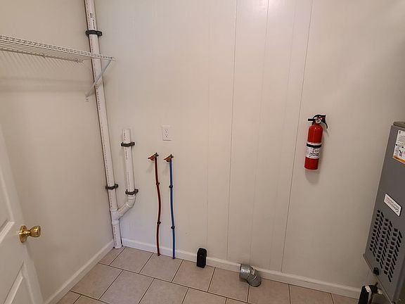 4th image of 612 W 11th St
