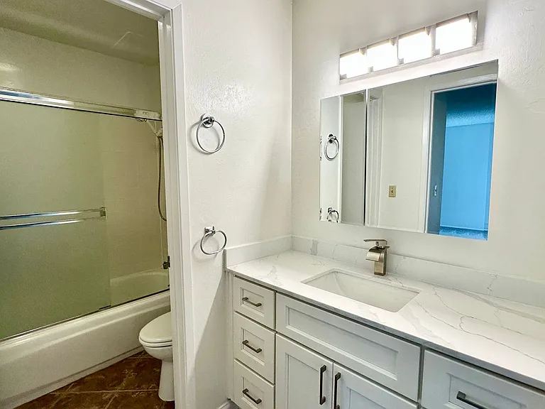 3 Admiral Dr #F263 — Photo 15