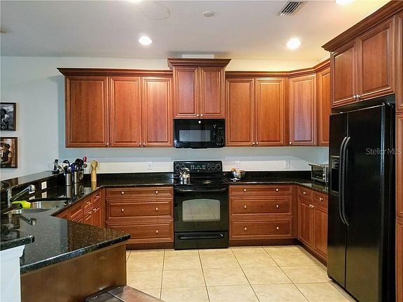 3rd image of 4635 Overlook Dr NE