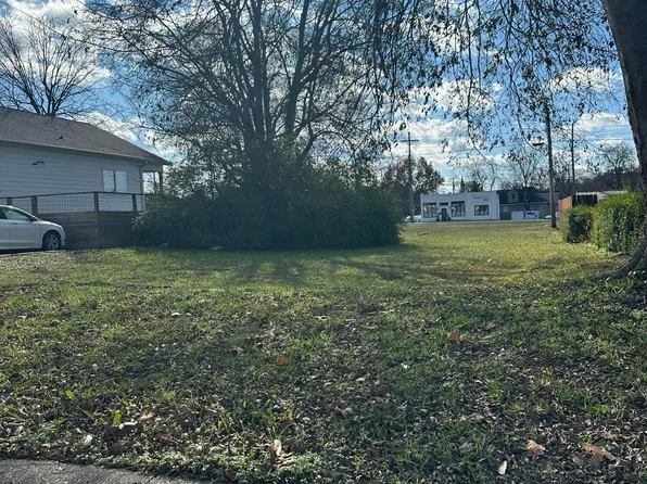 2004 E 14th St, Chattanooga, TN 37404