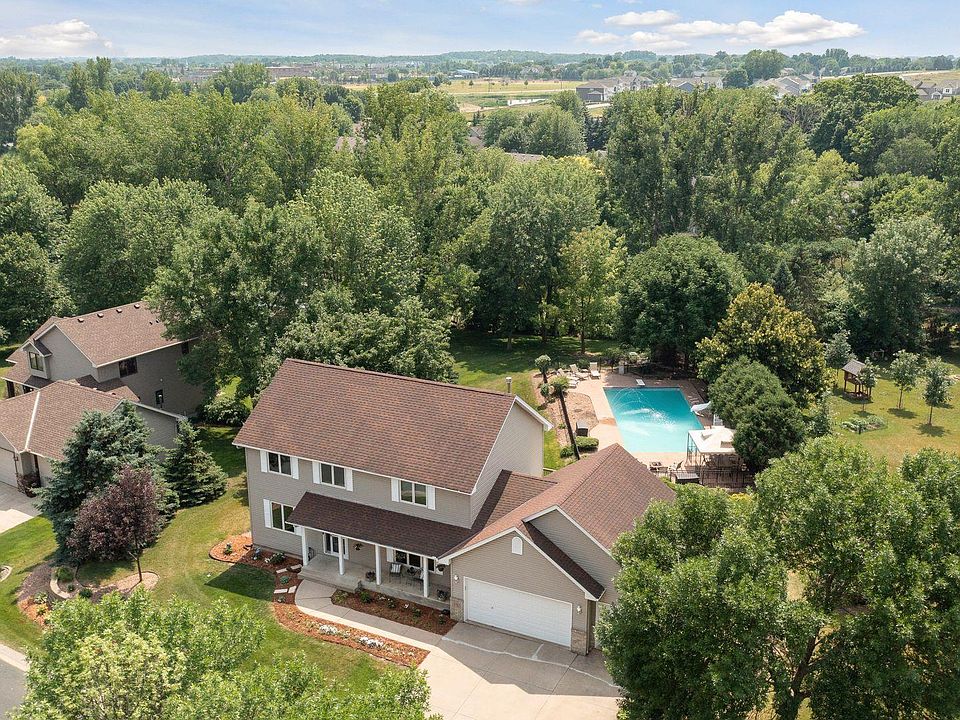 1st image of 332 William Lake Shore Dr
