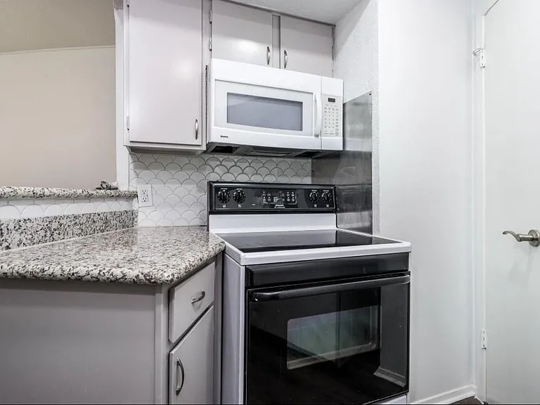 10811 Richmond Ave #109 — Photo 3