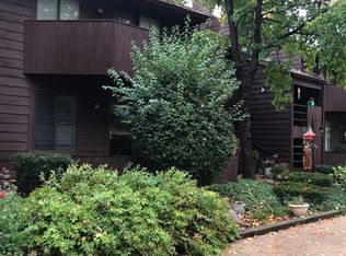 205 E Jolly Rd #10, Lansing, MI 48910