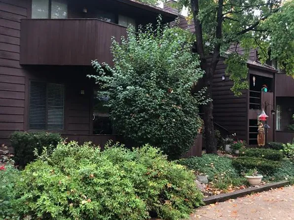 205 E Jolly Rd #10, Lansing, MI 48910
