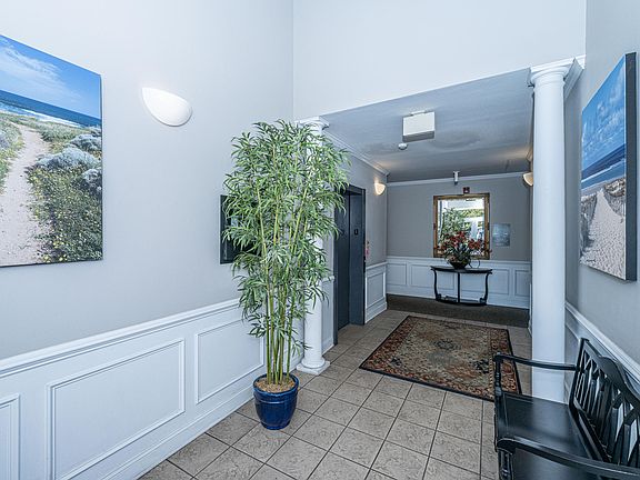 3rd image of 1599 Cambridge Lakes Dr