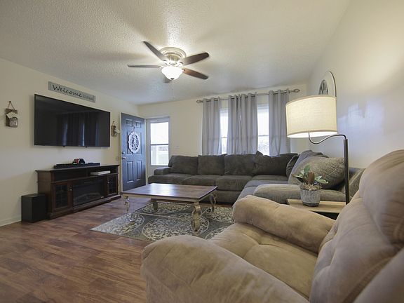 3rd image of 411 Newton Ln