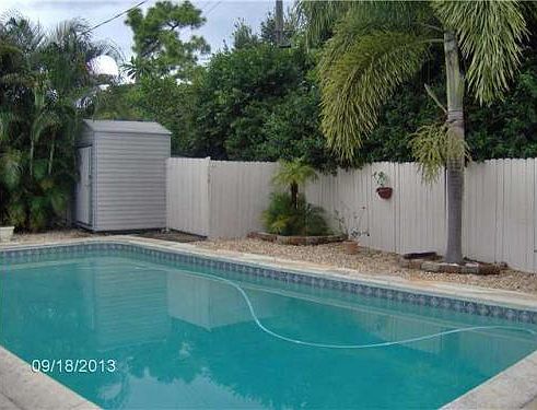 1st image of 661 W Country Club Cir