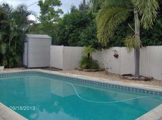 661 W Country Club Cir, Plantation, FL 33317