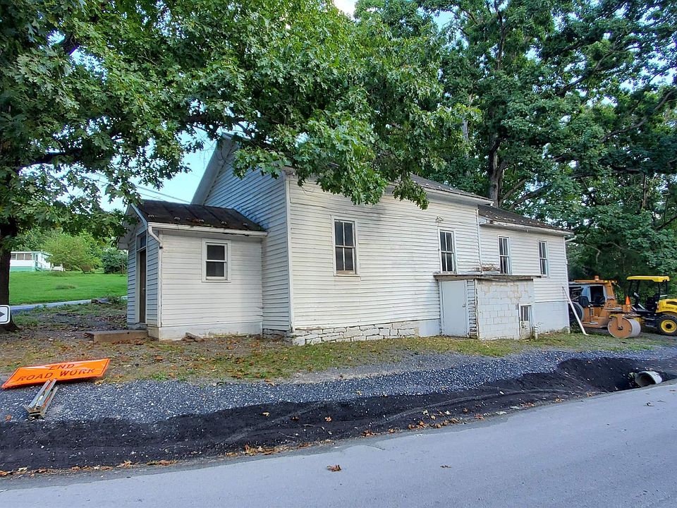 2nd image of 1639 Gravels Rd