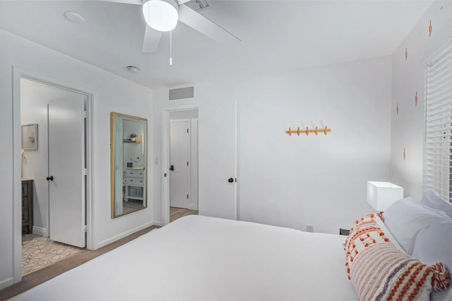 4 bed, 3.0 bath, 1593 sqft, $15,541 — Photo 4