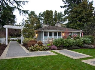 8322 Hunts Point Pl, Bellevue, WA 98004