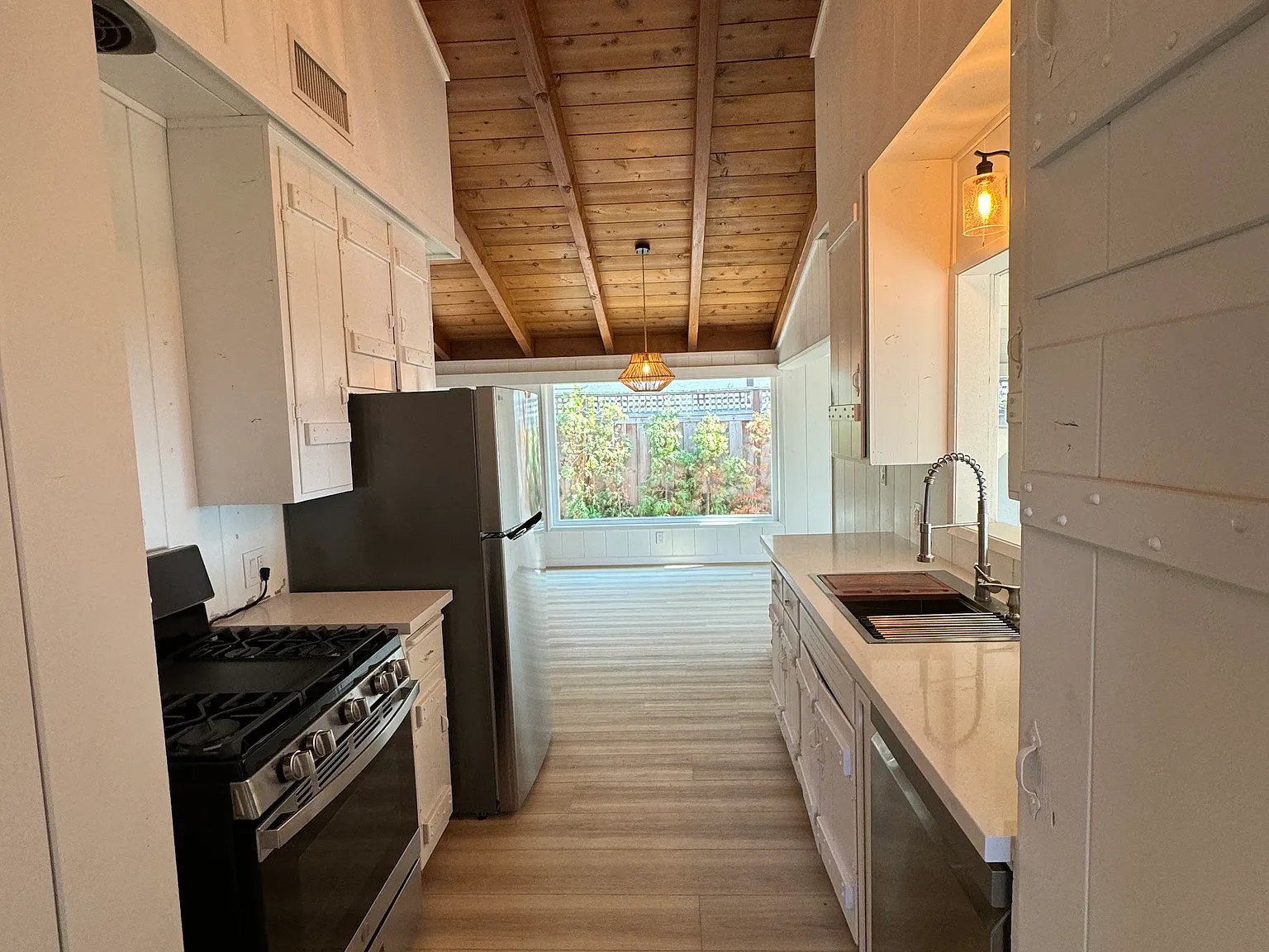 3 bed, 1649 sqft, $7,800 — Photo 3