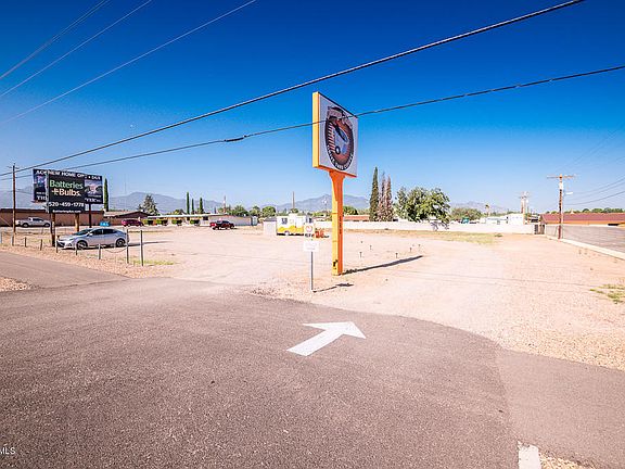 3rd image of 888 S Highway 92