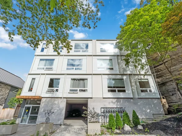 22 Perkins St #305, Ottawa, ON K1R 7G5