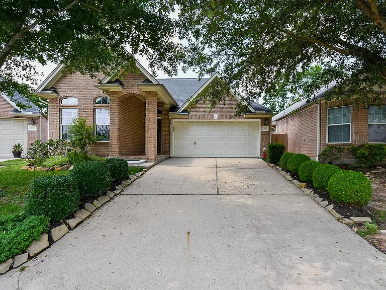 15975 Cottage Ivy Cir — Photo 3