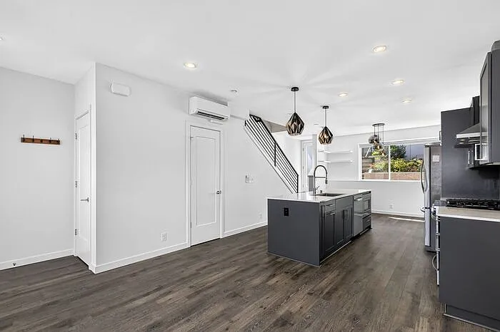 3819 S Cloverdale St — Photo 15