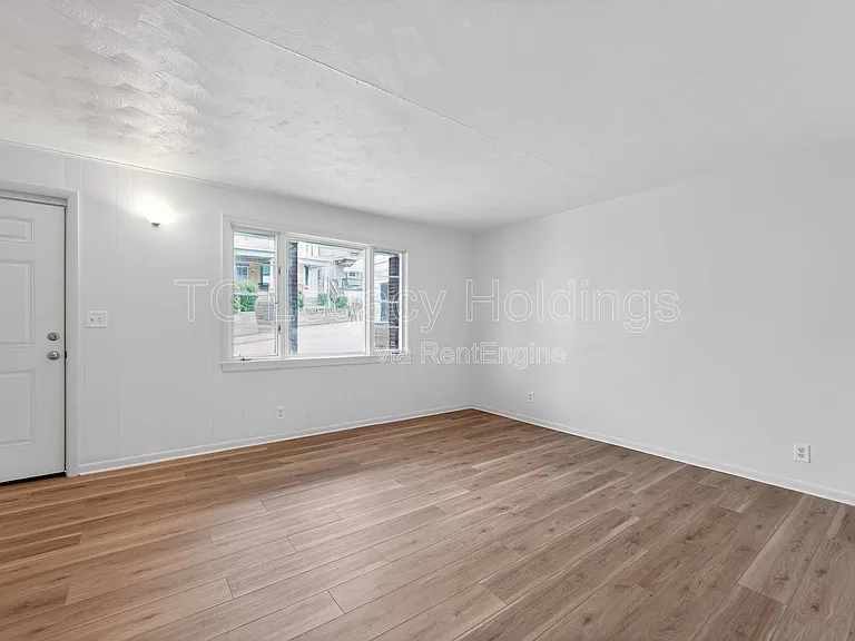 321 Clark St — Photo 4