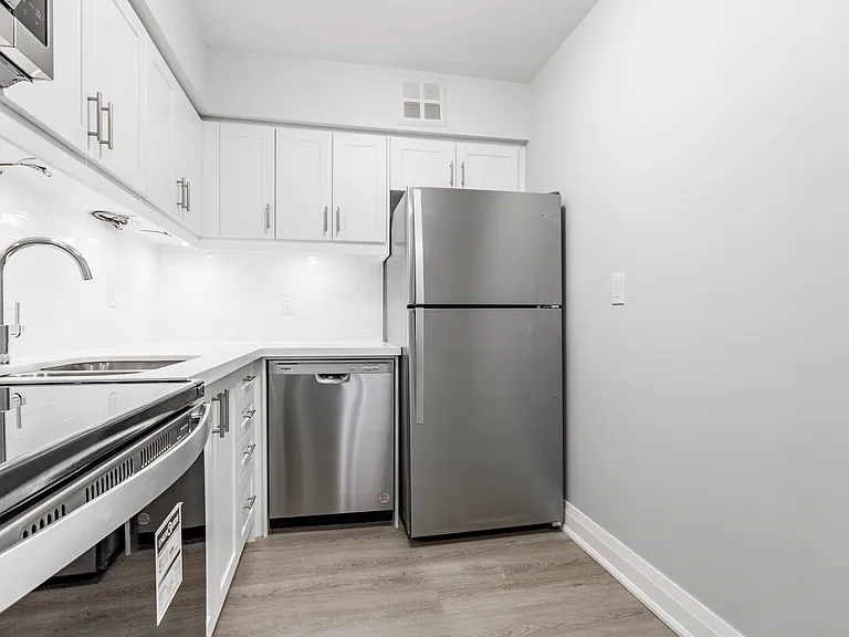 25 Lorne Ave #304 — Photo 7