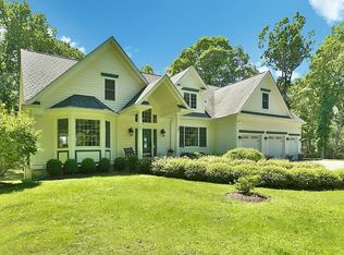 8 Apple Tree Ln, Pound Ridge, NY 10576