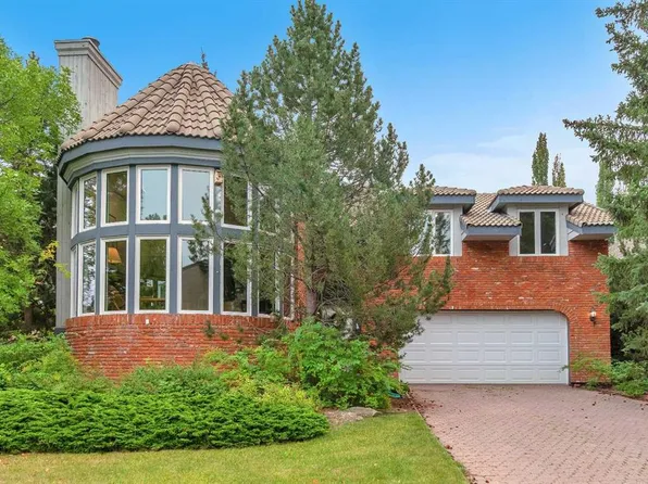 656 W Coach Grove Rd SW, Calgary, AB T3H 1C6