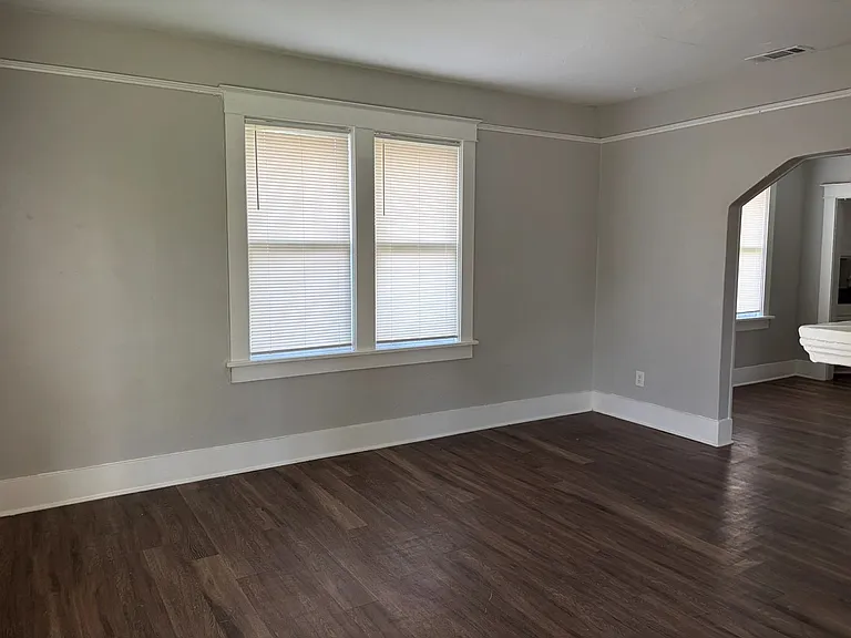 1434 Rayner St — Photo 9