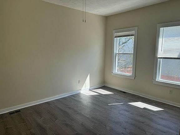 5th image of 286 Grove St #1R