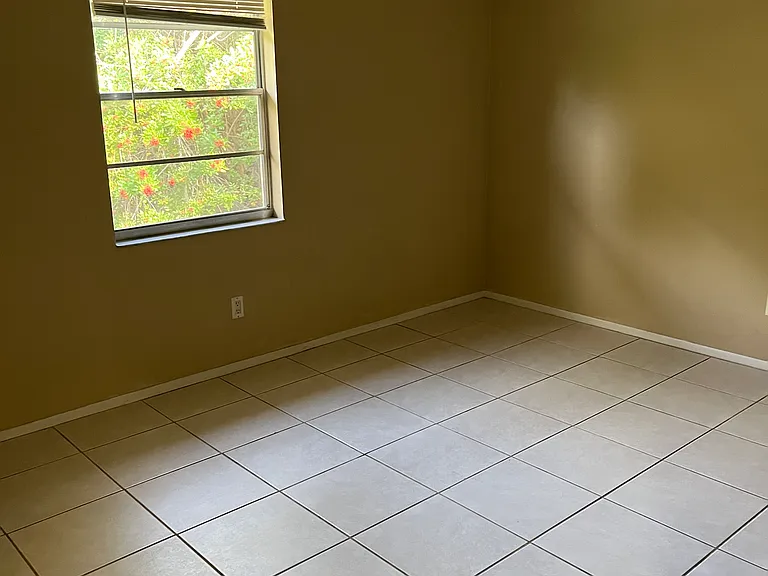 25028 Harborview Rd #4 — Photo 11
