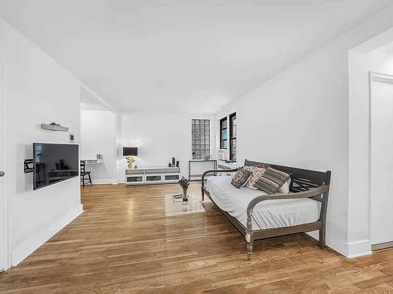 54 E 8th St #3L — Photo 5